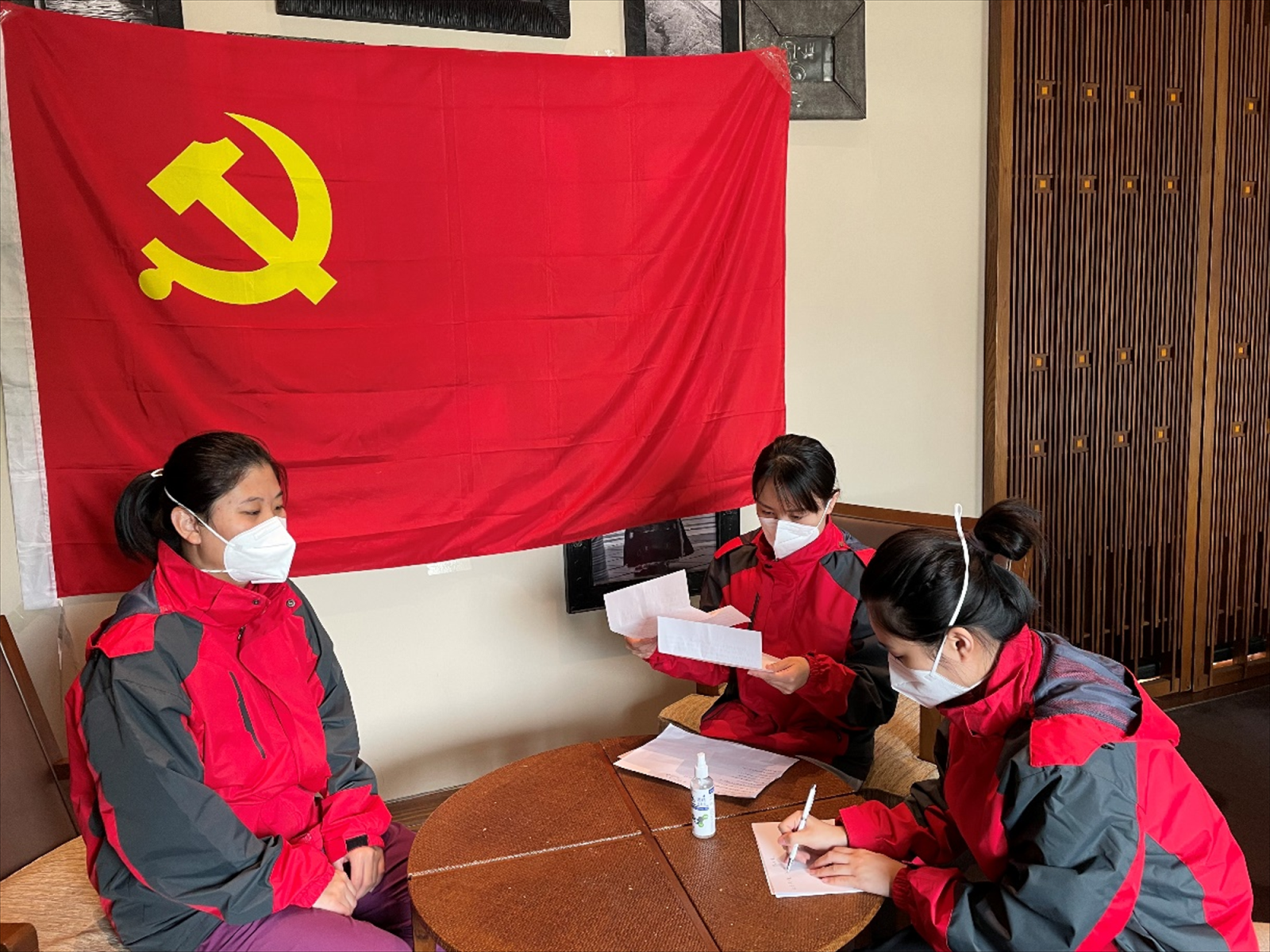 关于队内气氛融洽,团结奋战迎接挑战的信息 关于队内气氛融洽,团结奋战迎接挑战的信息