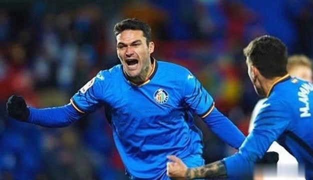 包含赫塔费球员因伤缺席比赛,球队阵容受影响的词条