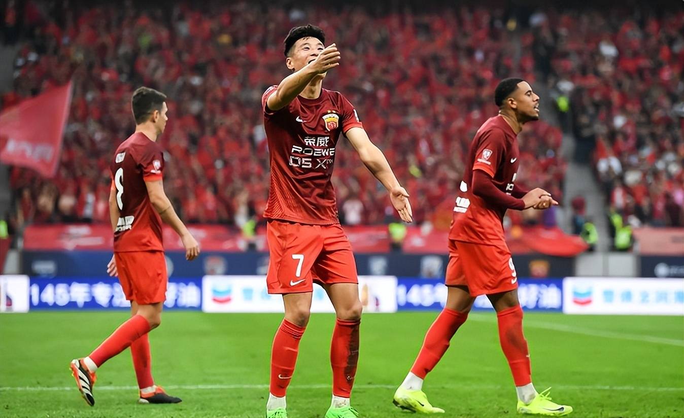 关键时刻的突破和精彩进球,球员将拼尽全力争胜 关键时刻的突破和精彩进球,球员将拼尽全力争胜