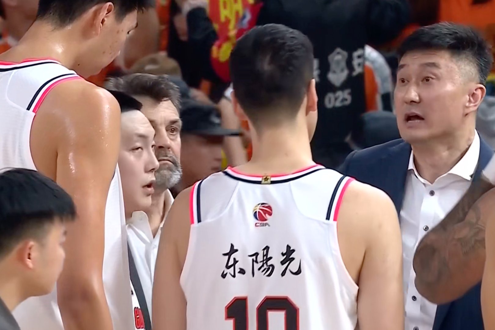 1xBit体育新闻-球队换帅后状态回升，连胜气氛浓厚