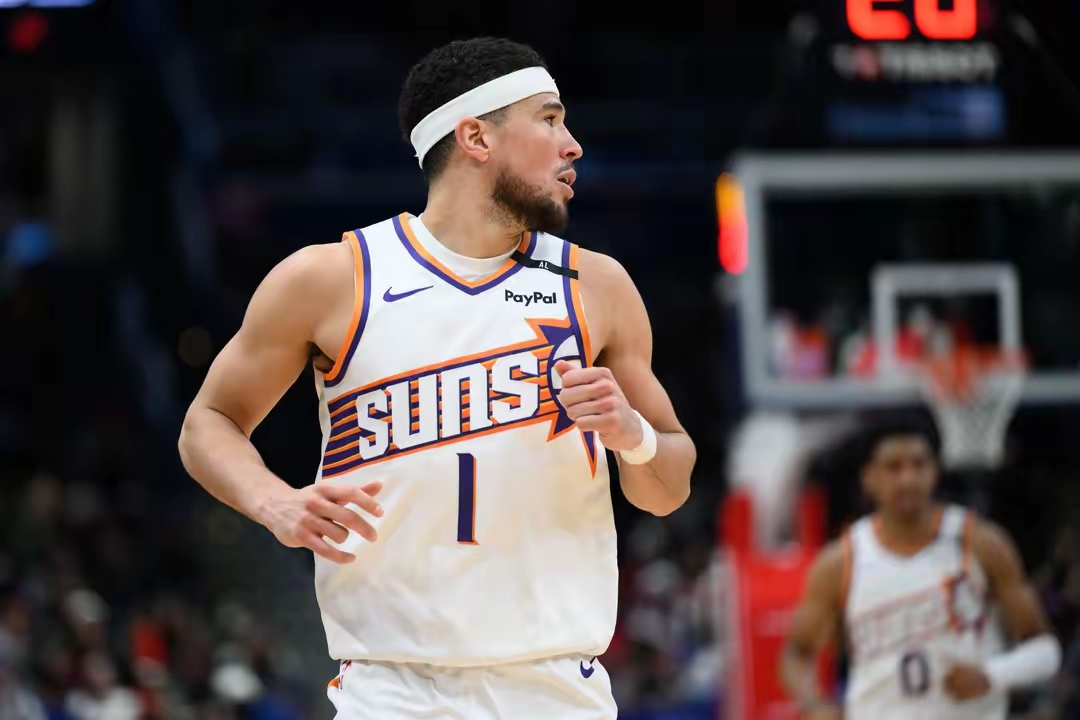 包含太阳客场逆转爵士，布克32+8+8的词条